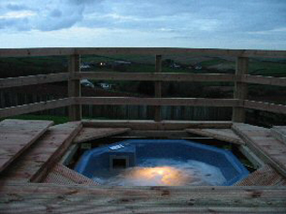 Hot Tub in the Winter Tubbs Delight Holiday accommodation South Devon